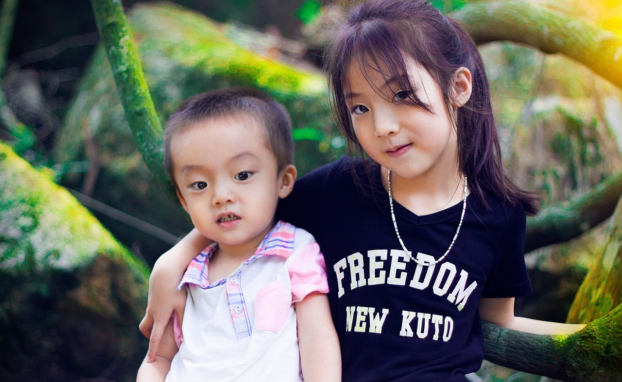 姐弟情深，姐姐离婚后，为亡弟流浪追凶27载