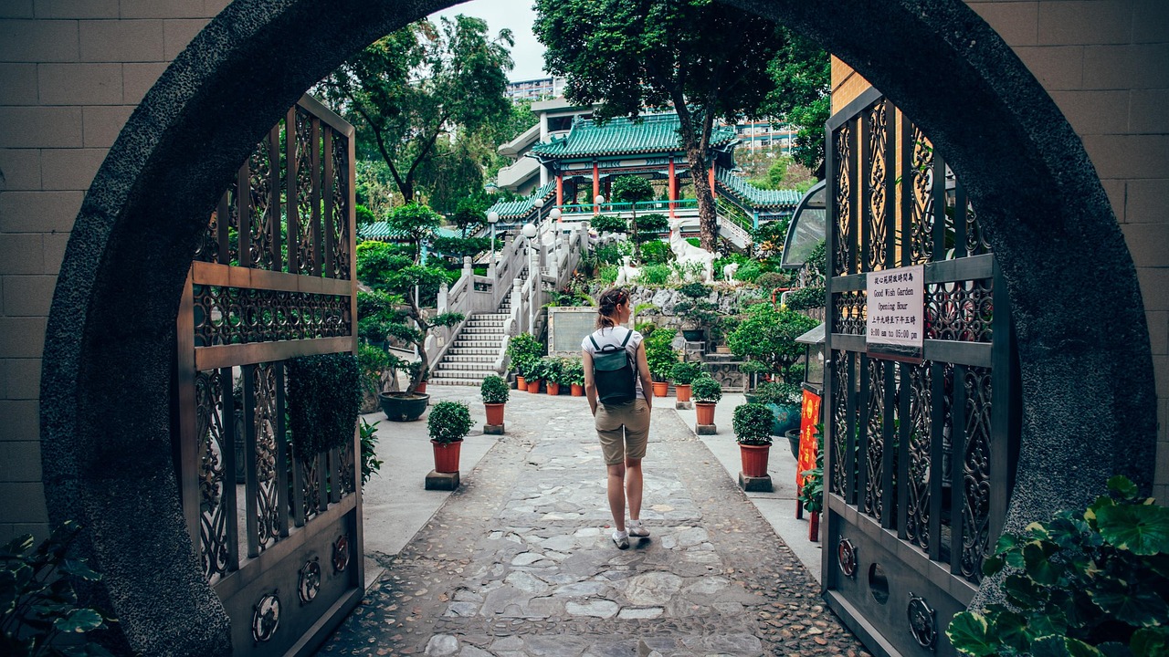 漫步西湖，探秘杭州，一段穿越古今的旅行游记