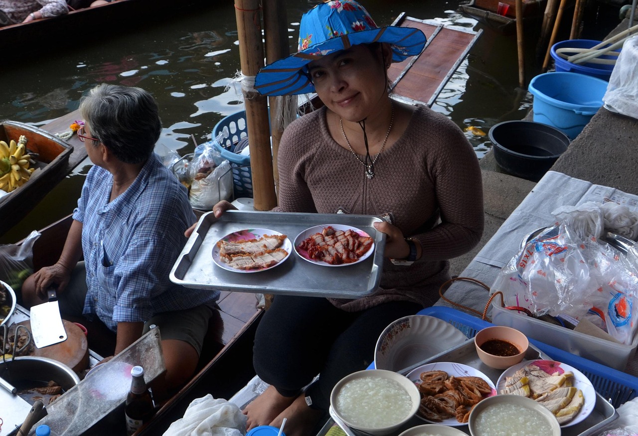 环球美食之旅，探索异国风味的英文短句