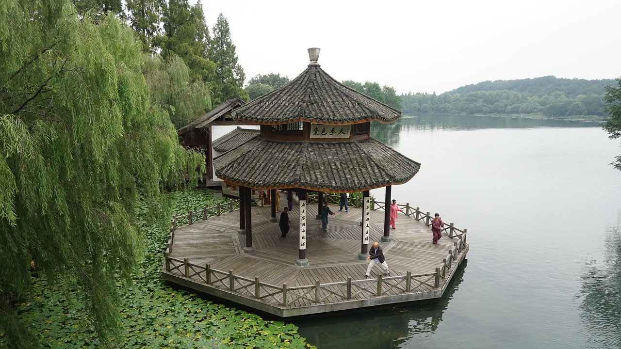 杭州一日游必去4大景点，西湖、灵隐寺、宋城、西溪湿地